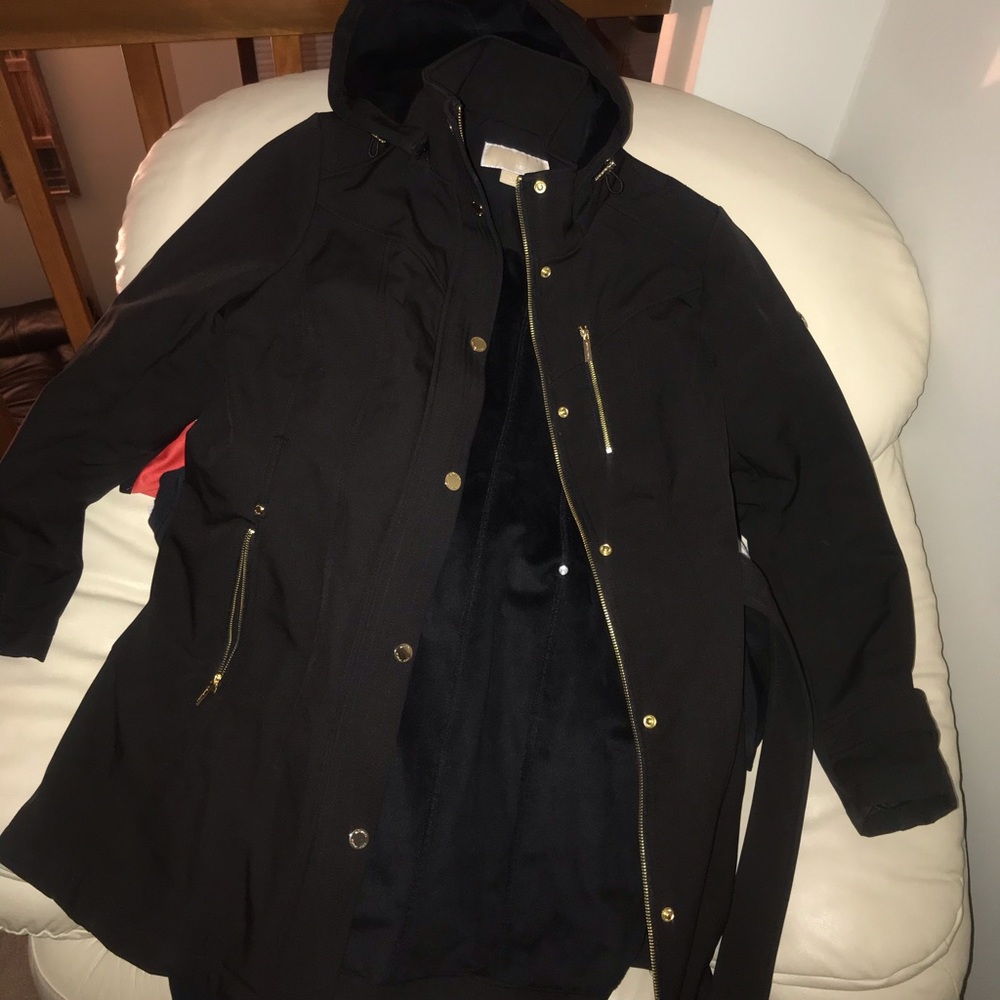 EXCELENT CONDITION Michael Kors Trench Coat w Belt